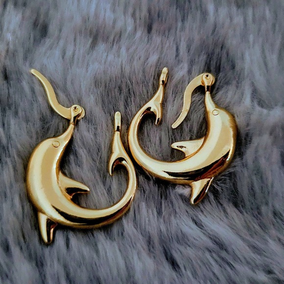 Elegant and Timeless: Classic Design Dolphin Hoop Earrings - Picture 5 of 6